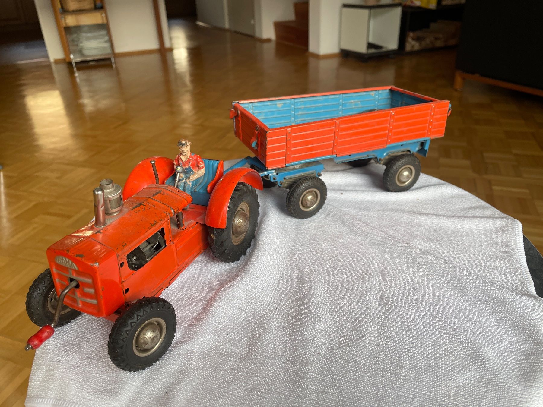 Gama Giocattoli: Gama Funken-Traktor mit Anhänger – Usato da Zell ZH venduto da pascho01