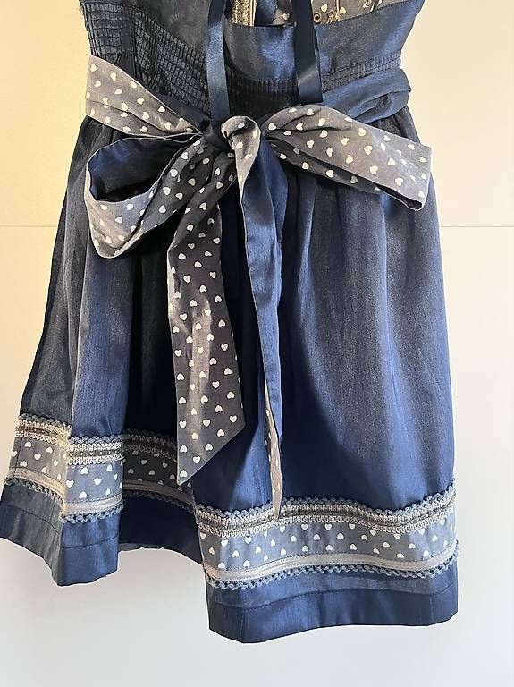 Vestiti: Dunkelblaues Dirndl der Marke Krüger – Usato da Grüningen venduto da pretty3 3