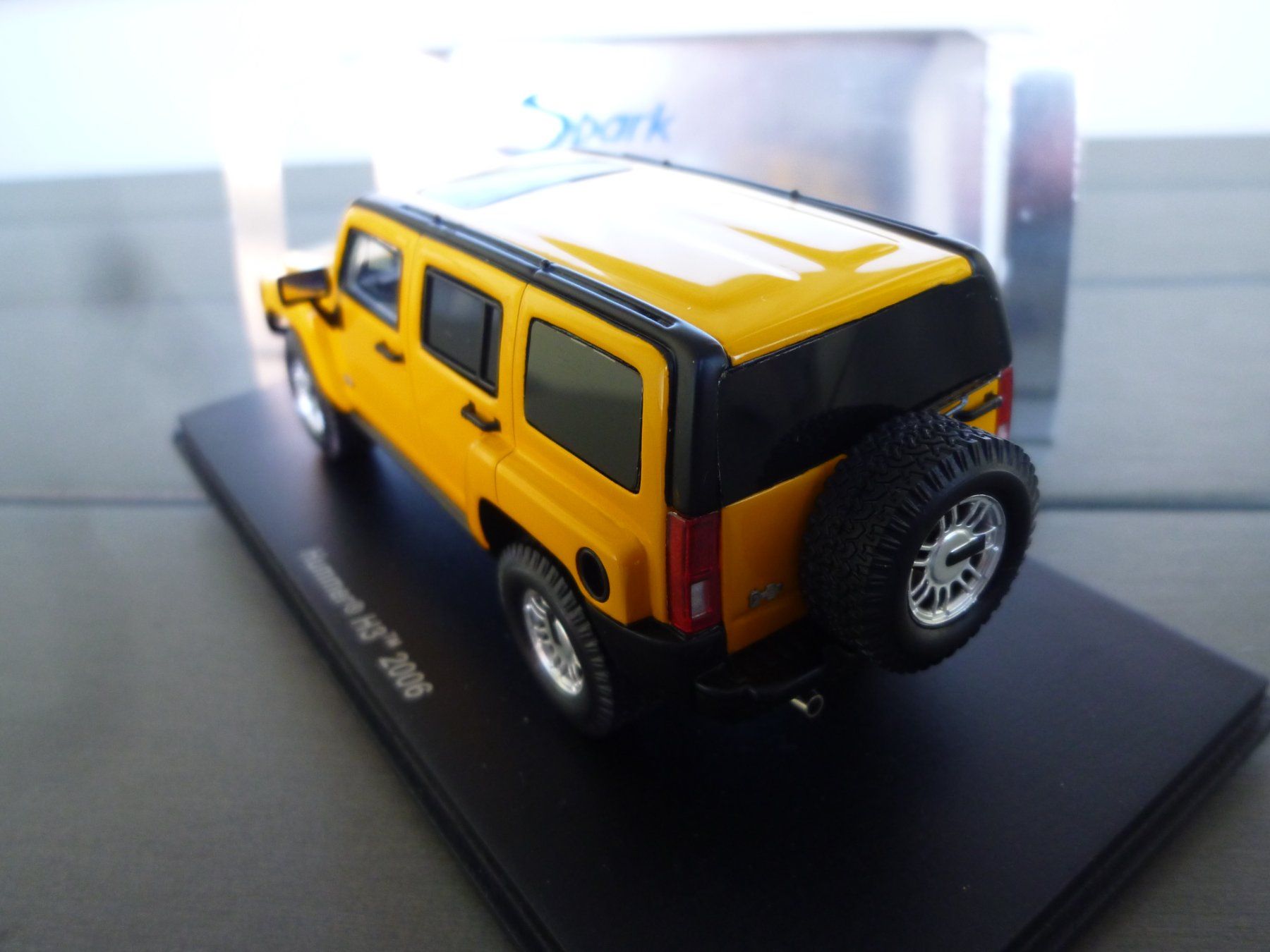 Spark Modellini d'auto: Hummer H3 (2006) – Nuovo e nell'imballaggio originale da Flawil venduto da Imperiosud 3