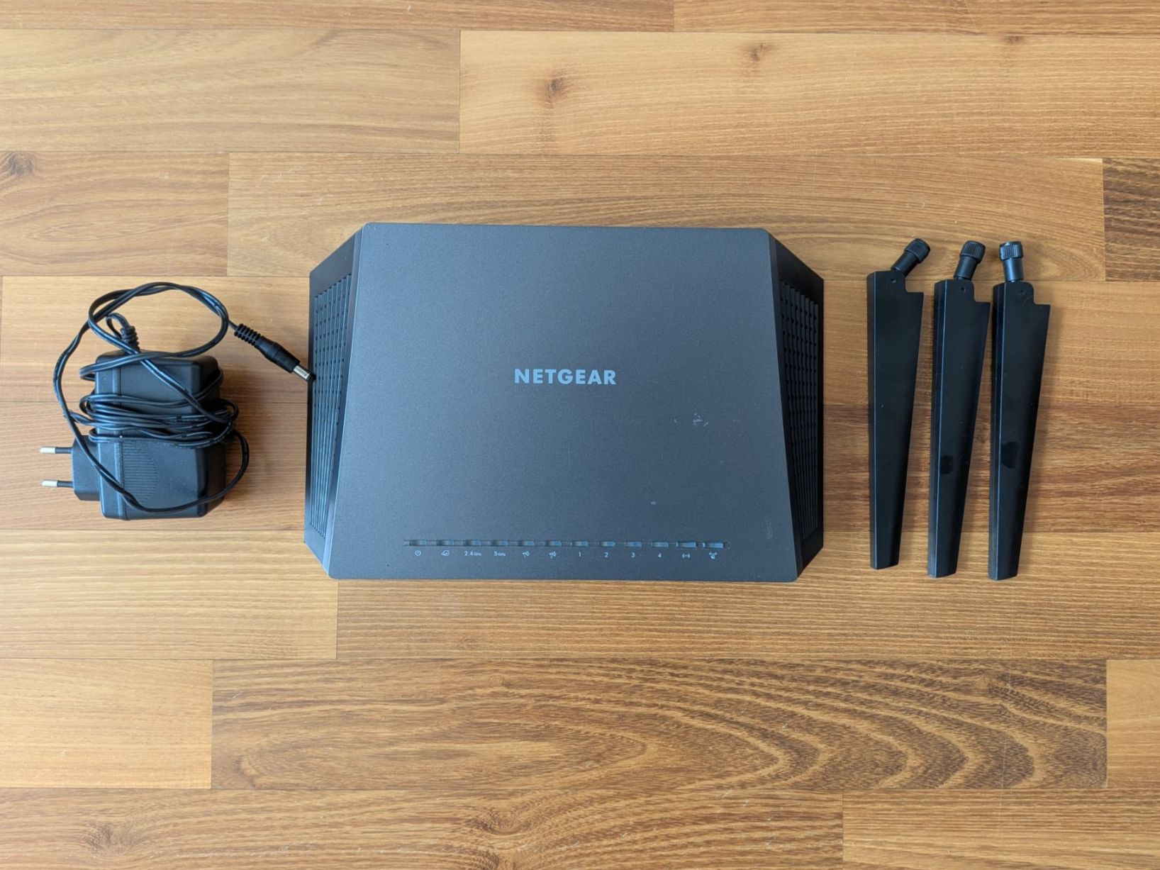 Netgear Modem & Router: Netgear Nighthawk R7000 AC1900 WLAN-Router + Netzteil – Usato da Zürich venduto da Ueli20000