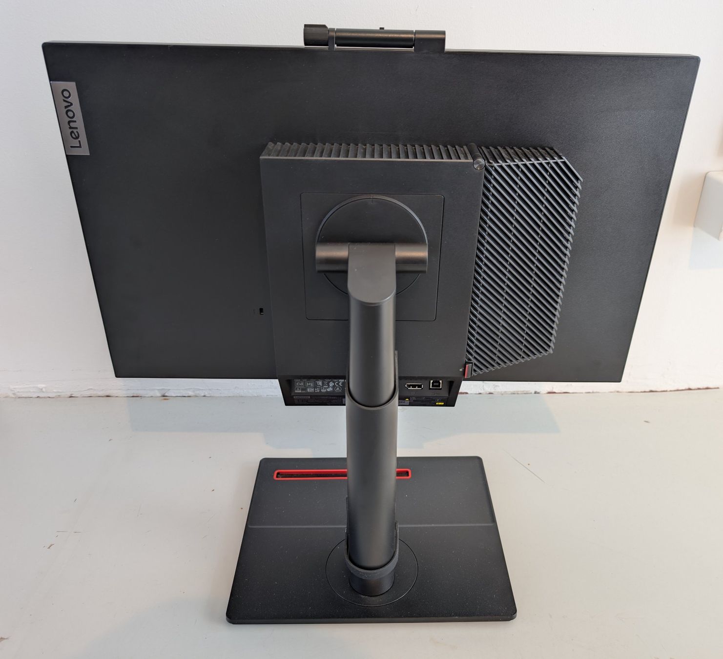 Lenovo Monitor: Lenovo ThinkCentre TIO24 (Gen4) – Usato da Dietlikon venduto da ComdatAG 3