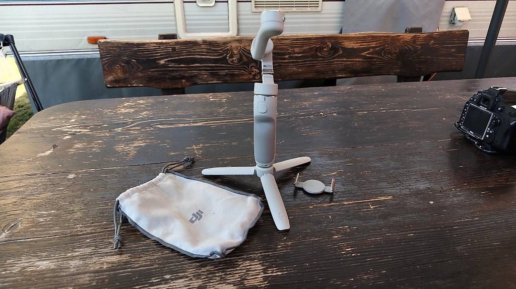 Support: DJI Osmo Mobile  Smartphone-Gimbal mit Stativ – D'occasion à Muttenz par pascalsteck