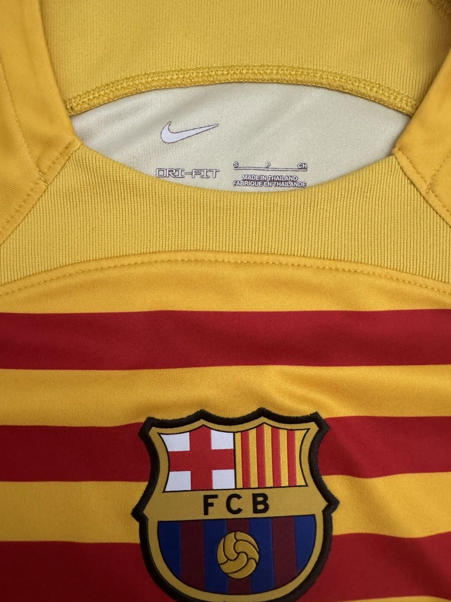 FC Barcelona Canottiere & Pantaloni: barcelona 2022/2023 4th trikot – Nuovo (secondo la descrizione) da Rütihof venduto da mya_we 2