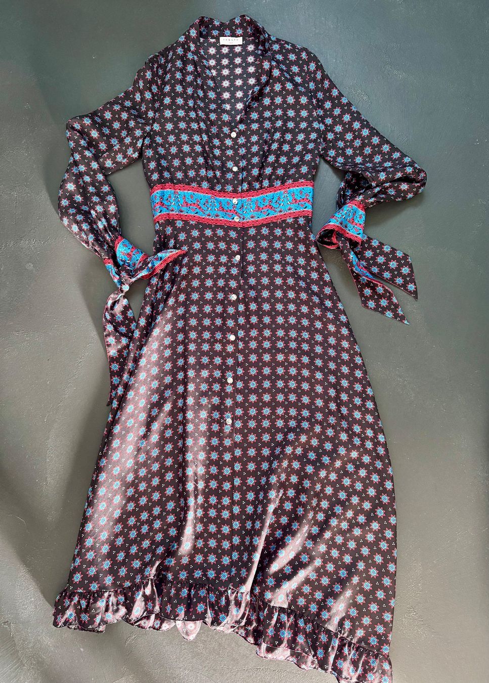 Sandro Vestiti: 100% Seidenkleid von Sandro (EU 34) – Usato da Wädenswil venduto da LH76