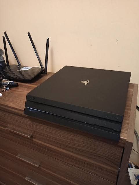 Sony Konsolen: PS4 pro 1T – Gebraucht aus Altstätten SG von Mariapestozza
