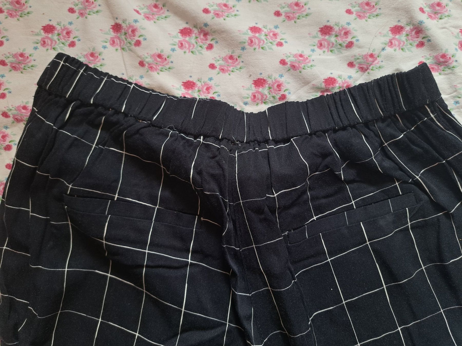 Mango Pantaloni: Hose Grösse M kariert mit elastischem Bund – Usato da Zürich venduto da dph_r9t2 7