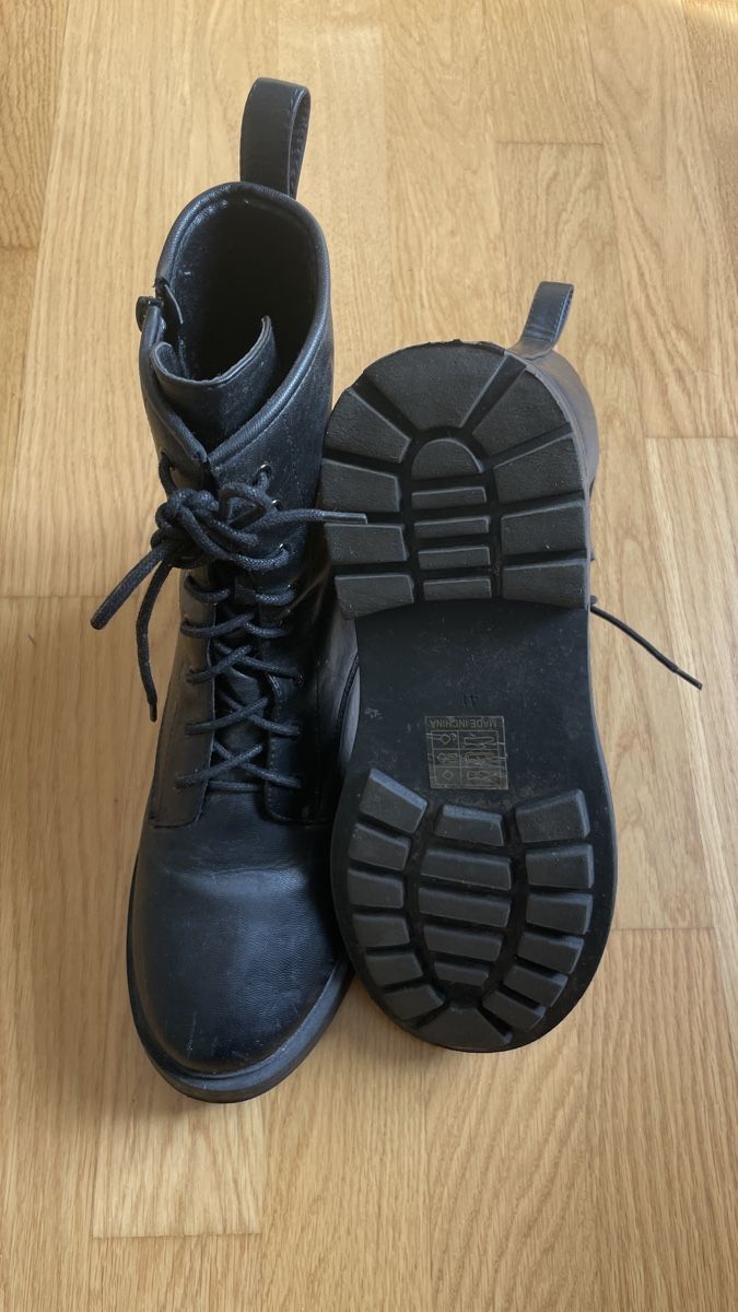 Scarpe da donna: Schwarze Boots mit Schnürsenkel – Usato da Zürich venduto da anrech 2