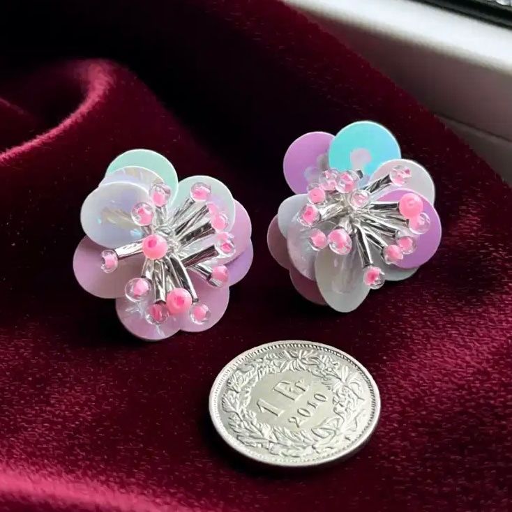 Orecchini pendenti & Orecchini a lobo: Eleganter Ohrstecker  - Perlen & Pailletten -Handmade - Neu! – Nuovo e nell'imballaggio originale da Vals venduto da ABA-Atelier 1