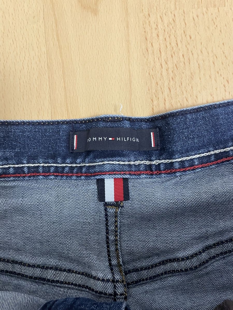 Tommy Hilfiger Jeans: Tommy Hilfiger Jeans – Usato da Ebikon venduto da van_qg5n 1