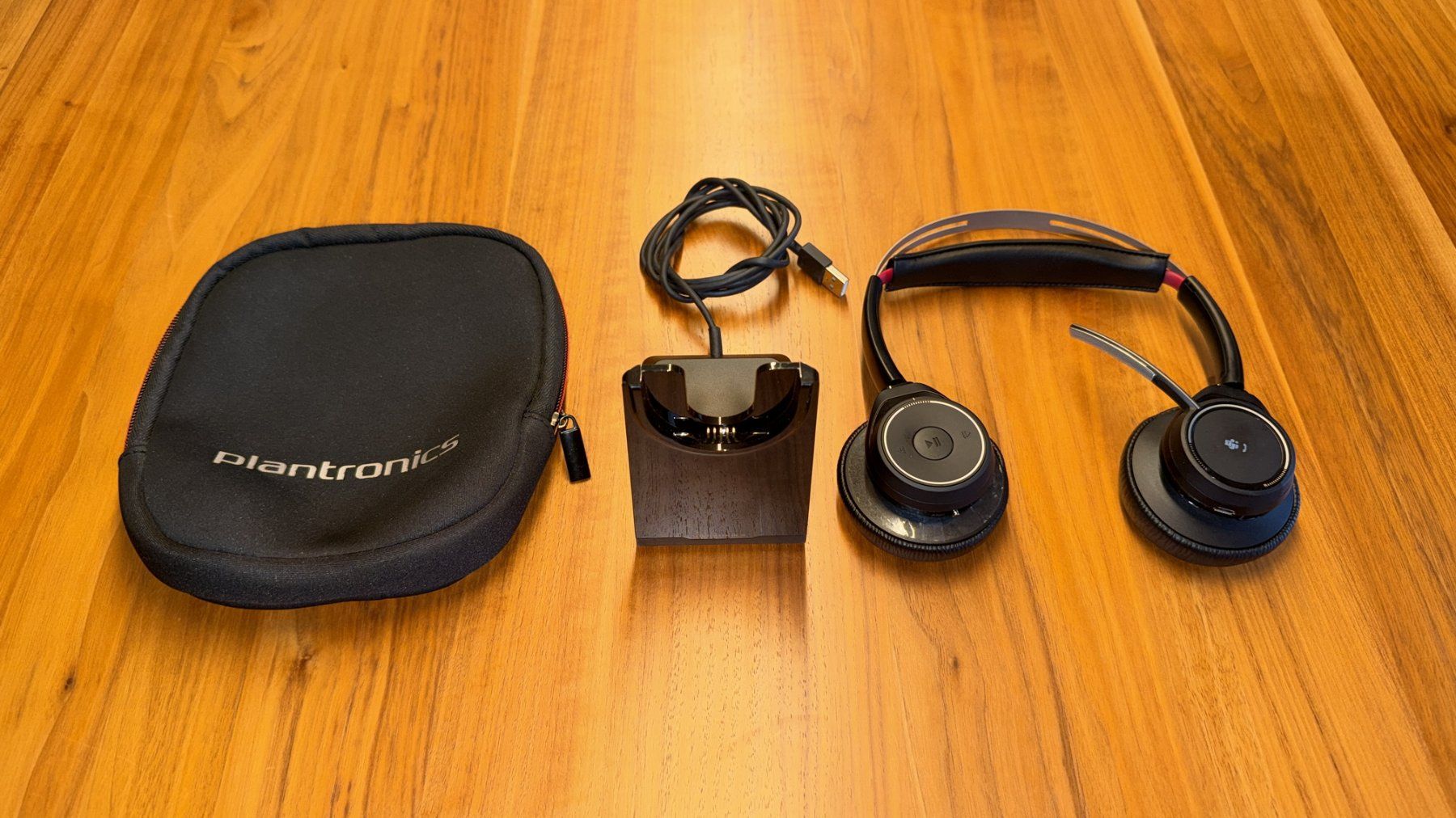 Cuffie: Poly Voyager Focus UC – Usato da Zug venduto da Sirrider