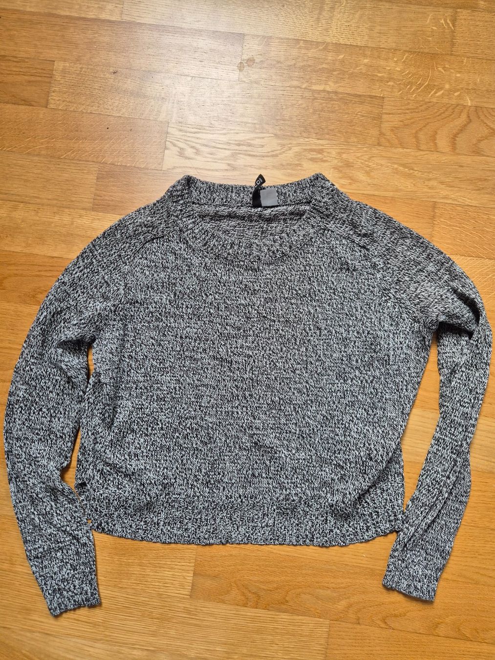 H&M Pullover & Sweatshirts: Warmer H&M Strickpullover, Grau Meliert, Grösse S – Gebraucht aus Gutenswil von car_b8l5