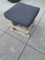Sitz/Hocker aus Akatzienholz