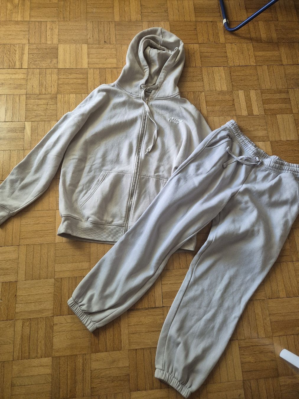 Lotti di vestiti: kaputzen sweatjacke und teainerhose gr. S – Usato da Hergiswil NW venduto da kedova3