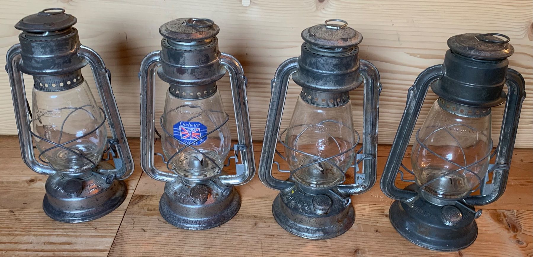 Lampes & Eclairage: 4 Petrollaternen Chalwyn der CH Armee – D'occasion à Goldingen par Bergler012