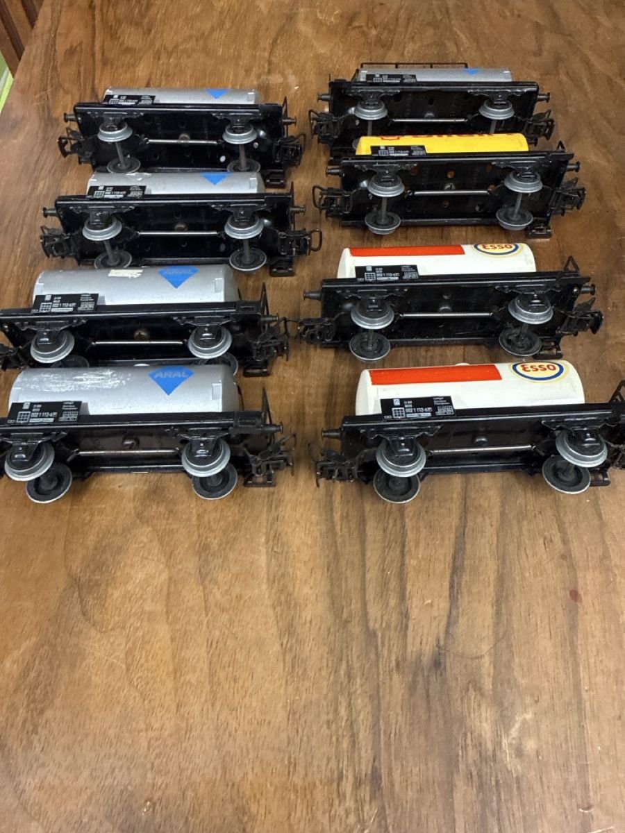 Märklin Modellini di ferrovie: 8 Kesselwagen Aral, Shell &Esso – Usato da Berikon venduto da TopLok 1