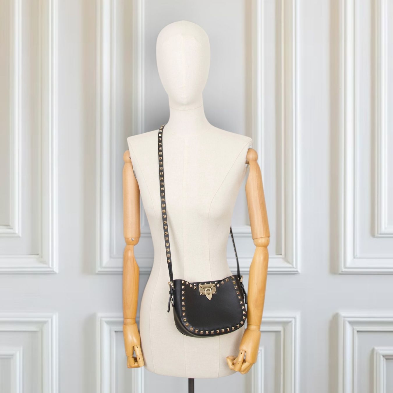 Valentino Borse da donna: Valentino Rockstud Umhängetasche schwarz – Usato da Binningen venduto da Designerlabels 1