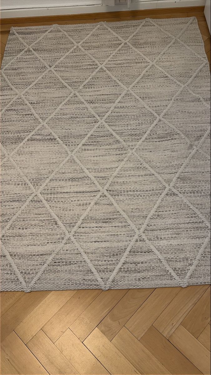 Tappeti: Beige wool carpet with argyle pattern – Usato da Zürich venduto da Hannahli 3