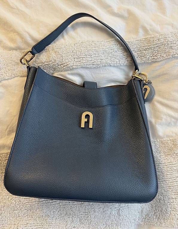 Borse da donna: Furla Handtasche Blau – Usato da Eglisau venduto da sorayaliisa