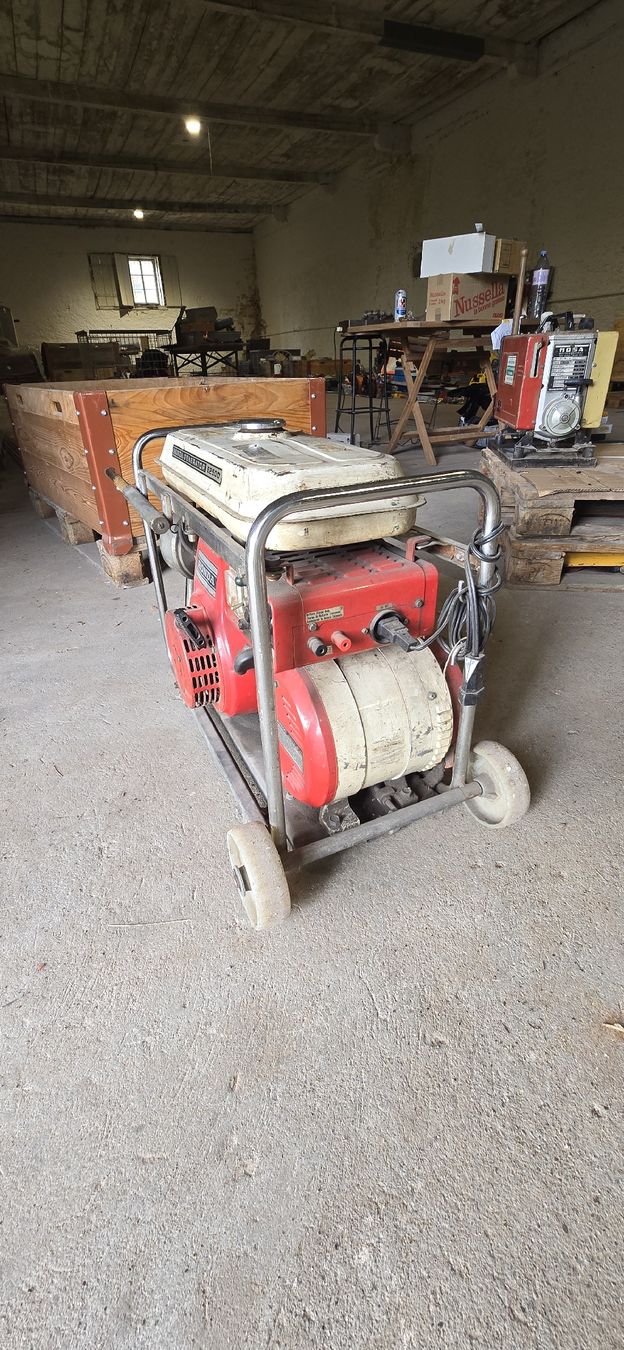 Honda Generatori di corrente: Honda Generator E2500 – Usato da Weiningen ZH venduto da ped_fbx2 2