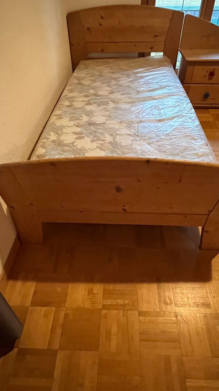 Letti: BETT MIT NACHTTISCH – Usato da Aesch LU venduto da Risoletto59 1