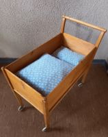 PUPPENWAGEN alt;  inkl. Bettinhalt; sehr massiv!