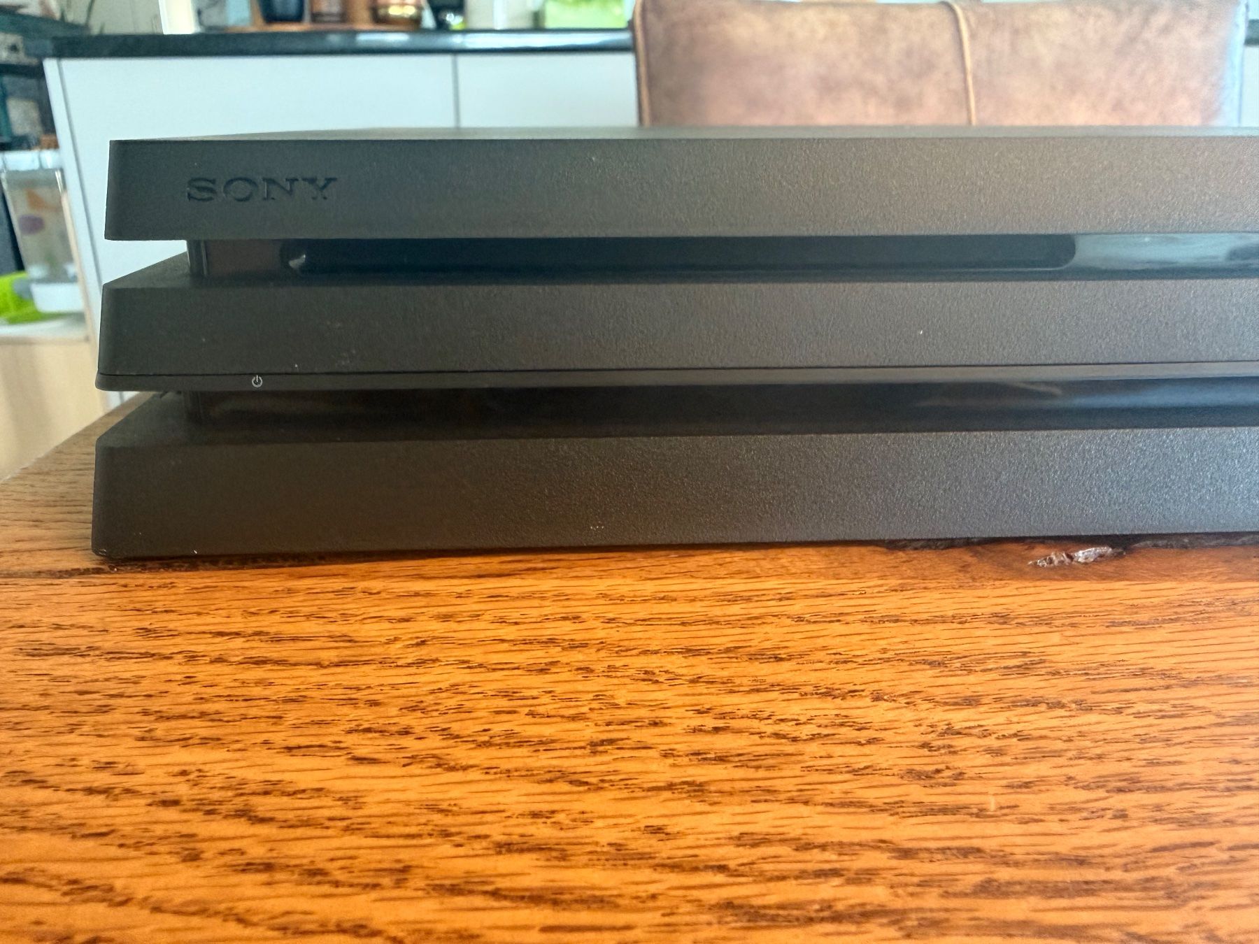 Sony Konsolen: Playstation 4 Pro (1TB) + 3 Controller, top Zustand! – Gebraucht aus Rombach von lux7777777 5