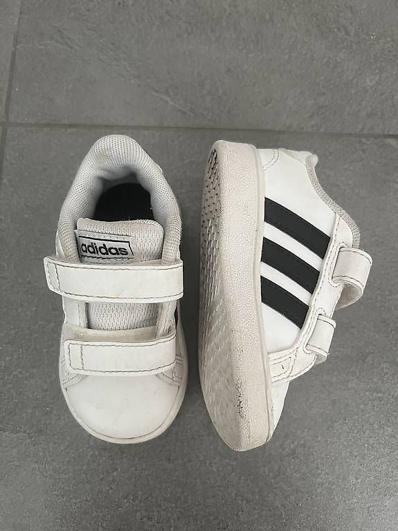 Scarpe per ragazzi: Scarpe adidas nr. 20  – Usato da Cadempino venduto da Ciciuz 1