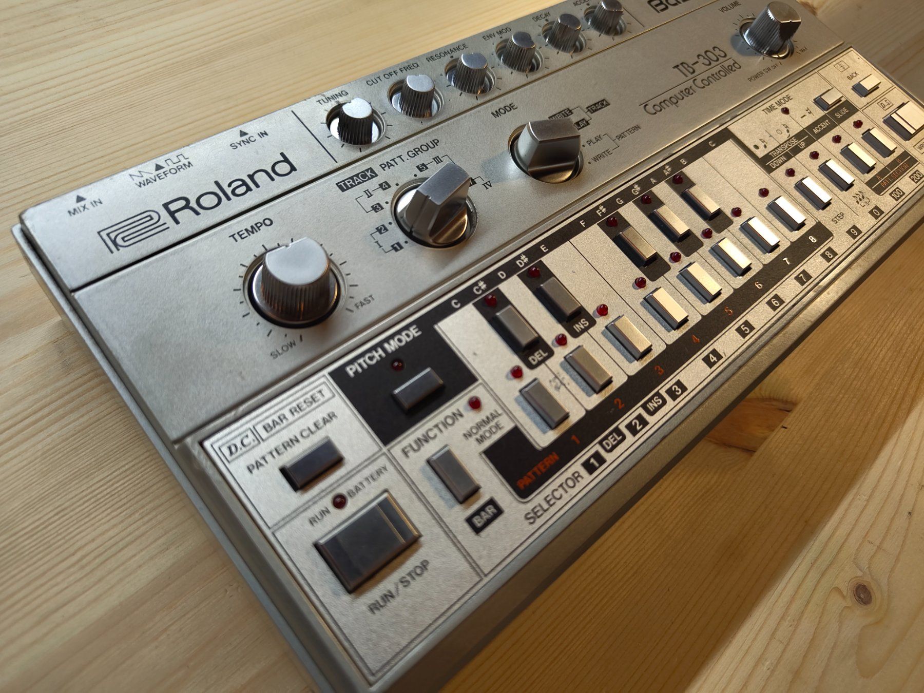 Roland Musikinstrumente: Roland TB-303 – Gebraucht aus Onex von Bidouba 2