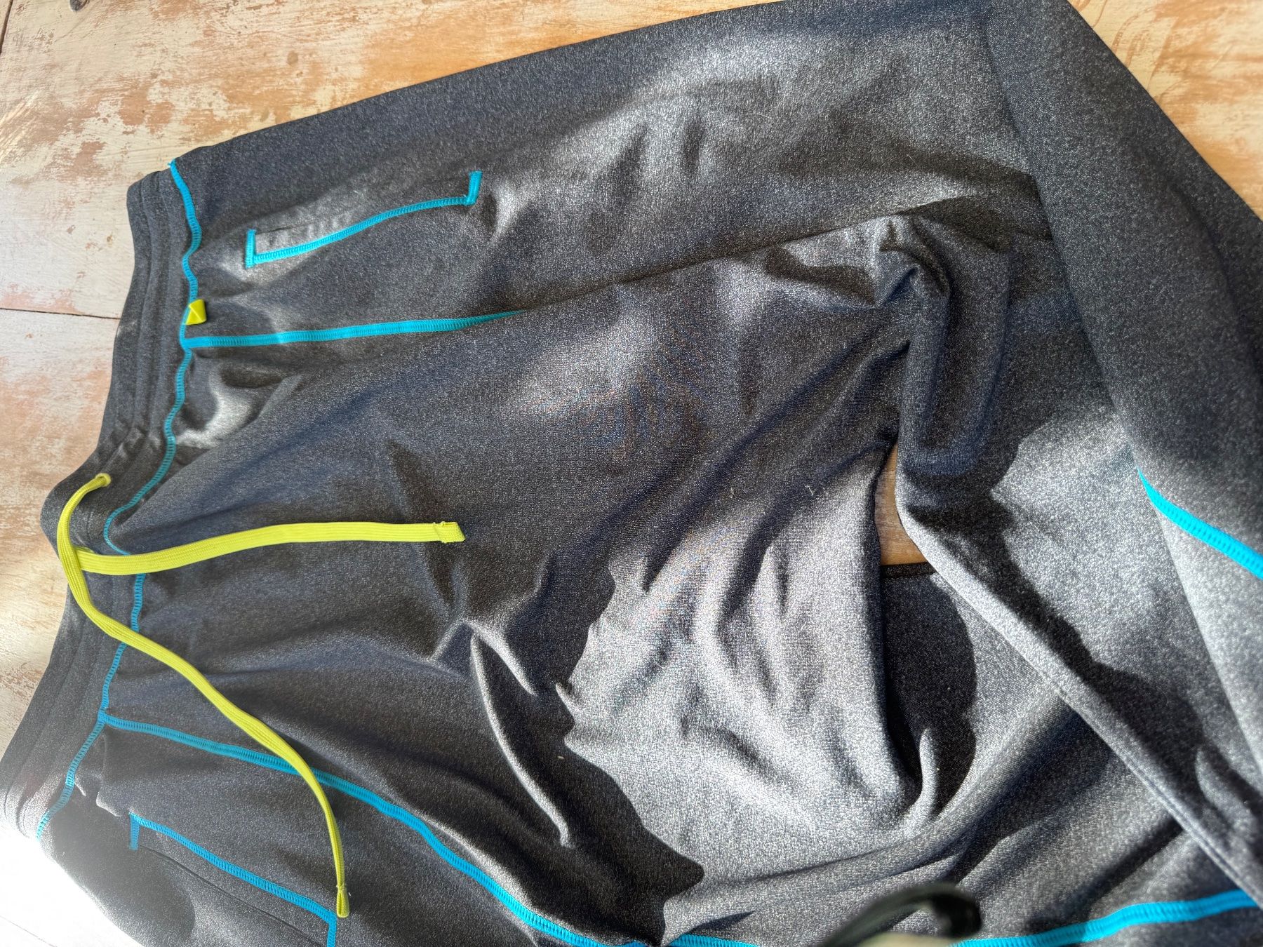 Pantaloni: Zumba Hose L – Usato da Visp venduto da Pastis 3