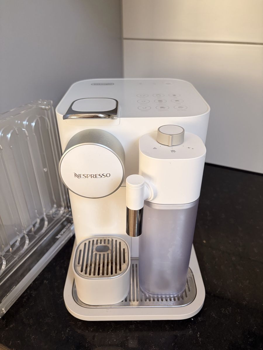 Nespresso Macchine per caffè & Macchine per espresso: Kaffemaschine Nespresso Gran Lattissima – Usato da Jonschwil venduto da sab_5gmn