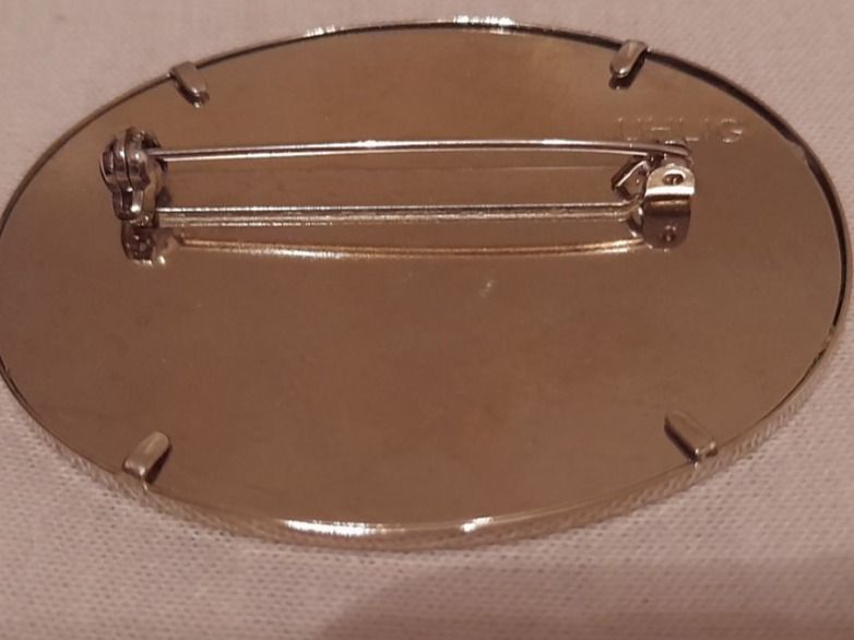 Broschen & Nadeln: Ovale Brosche Handarbeit mit Nadel, ca. 5x4 cm, Baum – Neu und originalverpackt aus Eiken von Lashar 1
