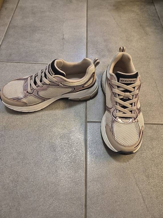 Scarpe da donna: Turnschuhe Skechers – Usato da Urtenen-Schönbühl venduto da sch_2ndv