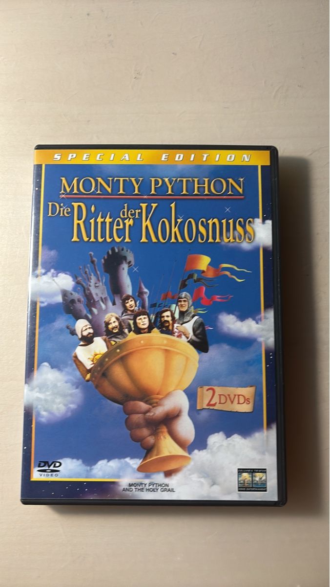 Tutti i DVDs: Monty Python - Die Ritter der Kokosnuss DVD - 2 DVDs – Nuovo (secondo la descrizione) da Ruswil venduto da Slivio_