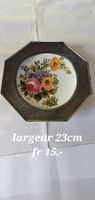 Assiette de décoration en étain