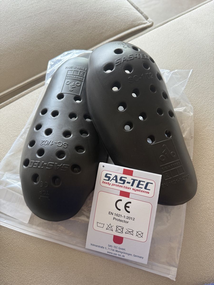 Protezioni & Imbottiture: Motorrad Knie/Ellbogen Schutz – Nuovo e nell'imballaggio originale da Schöftland venduto da hob_sr7r