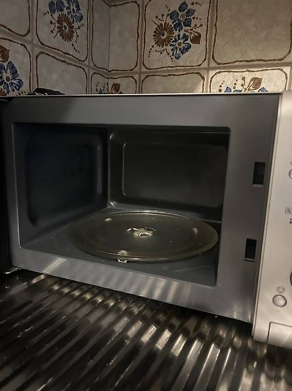Cucine complete: Micro-ondes – Usato da Bulle venduto da mkg_n9kw 1