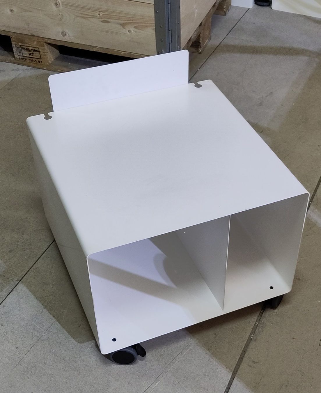Commodes: Druckermöbel, HiFi-Möbel Metall – D'occasion à Wolfenschiessen par bricoleur69 1