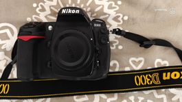 Nikon D300 + 4 objectifs+ 4 batteries + chargeur