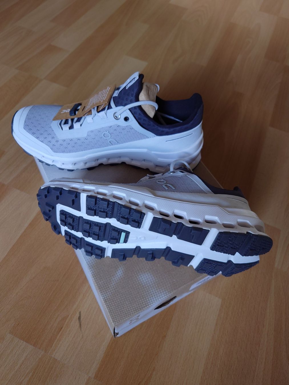 On Scarpe da donna: ON Laufschuhe Cloudultra Sneaker Grösse 37 – Nuovo e nell'imballaggio originale da Hombrechtikon venduto da Dannii0