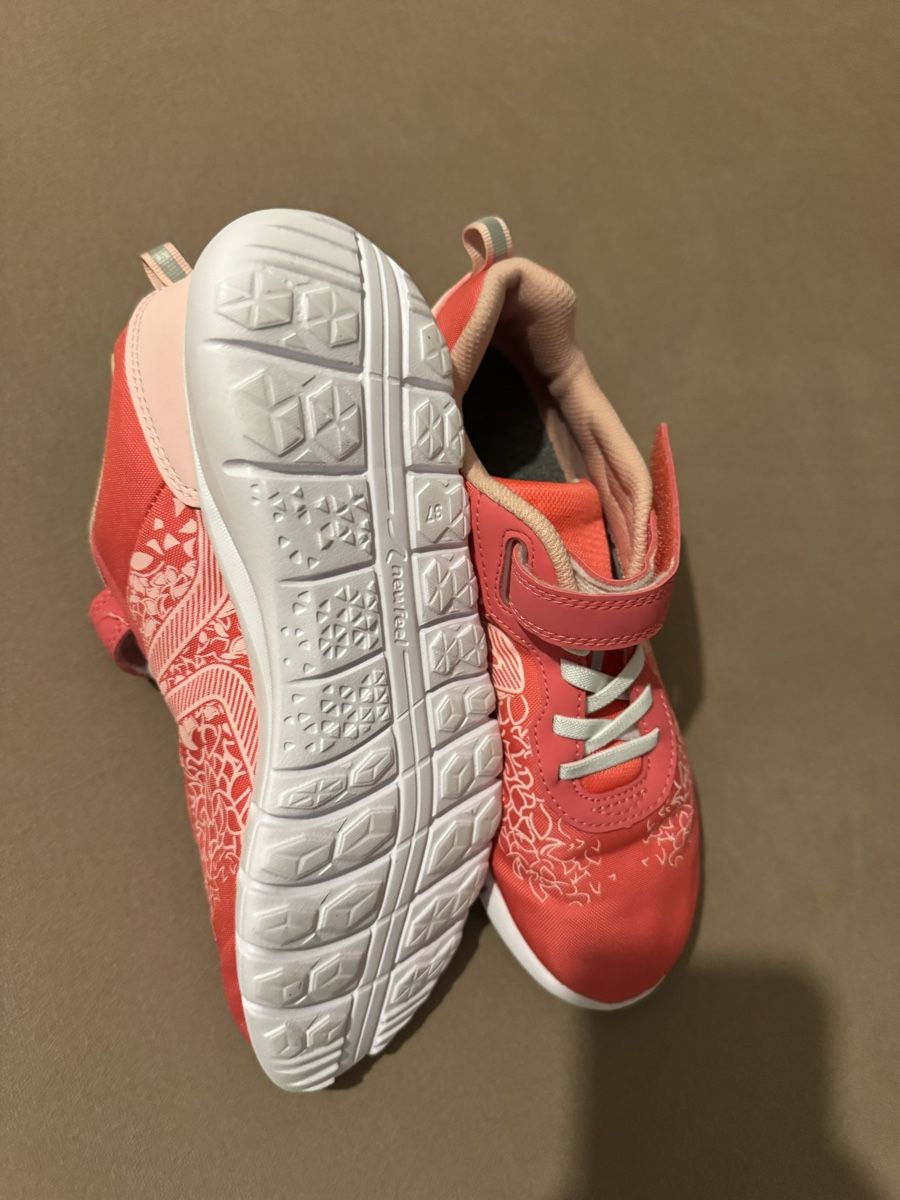 Scarpe per ragazze: Turnschuhe  Grösse 37  – Usato da Hägendorf venduto da laumatt