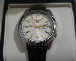 Montre Seiko 5  Automatique     Affichage Jour/Date