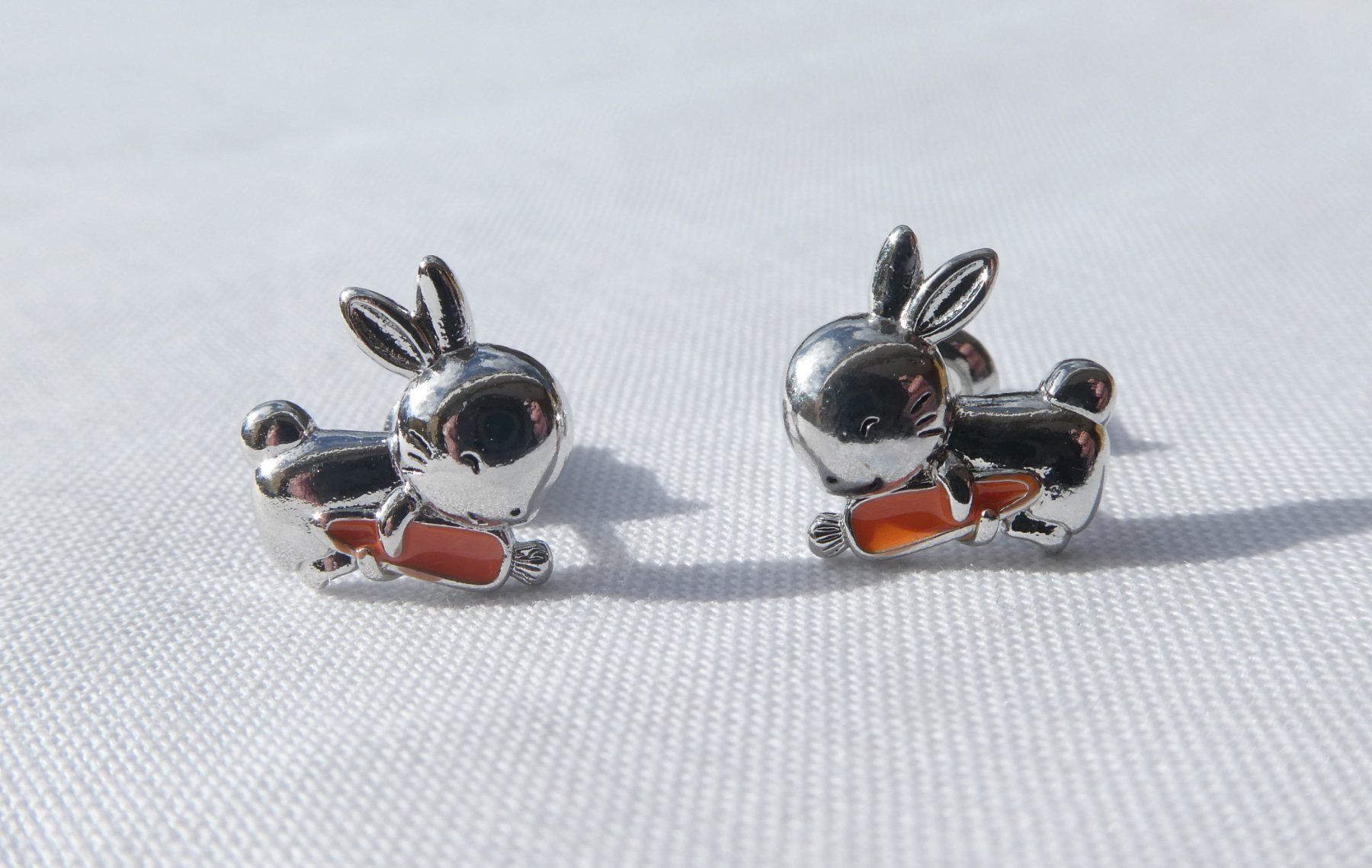 Orecchini pendenti & Orecchini a lobo: Kleine Ohrstecker Häschen, Modeschmuck / NEU – Nuovo (secondo la descrizione) da Gattikon venduto da kaandooh 2