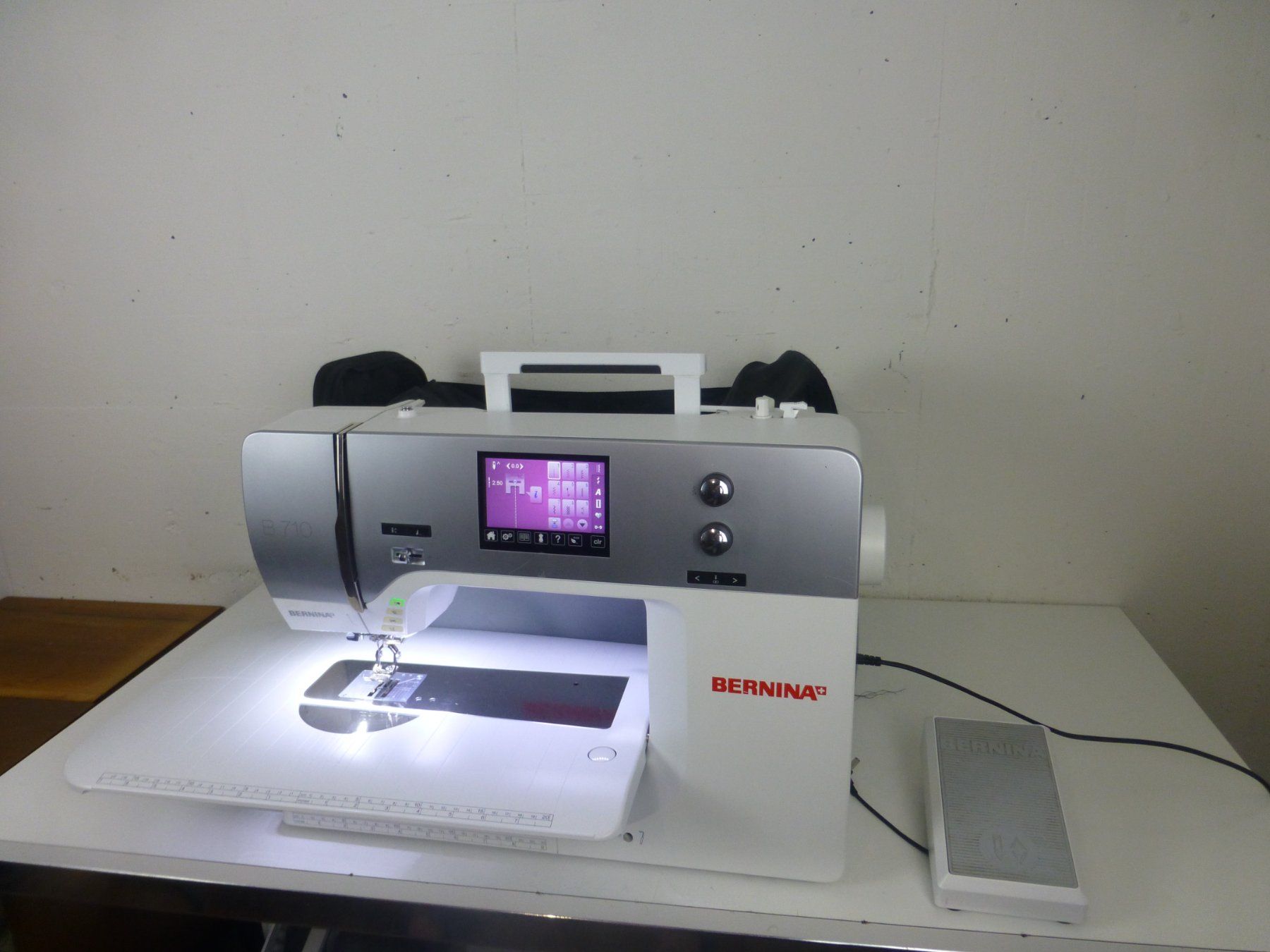 Bernina Macchine da cucire: Bernina B710 – Usato da Fahrweid venduto da ekv 4