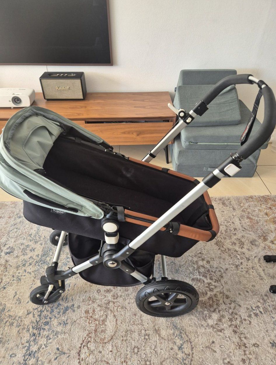 Bugaboo Carrozzine: Poussette Bugaboo Cameleon avec nacelle/assise + accessoires – Usato da  venduto da  3