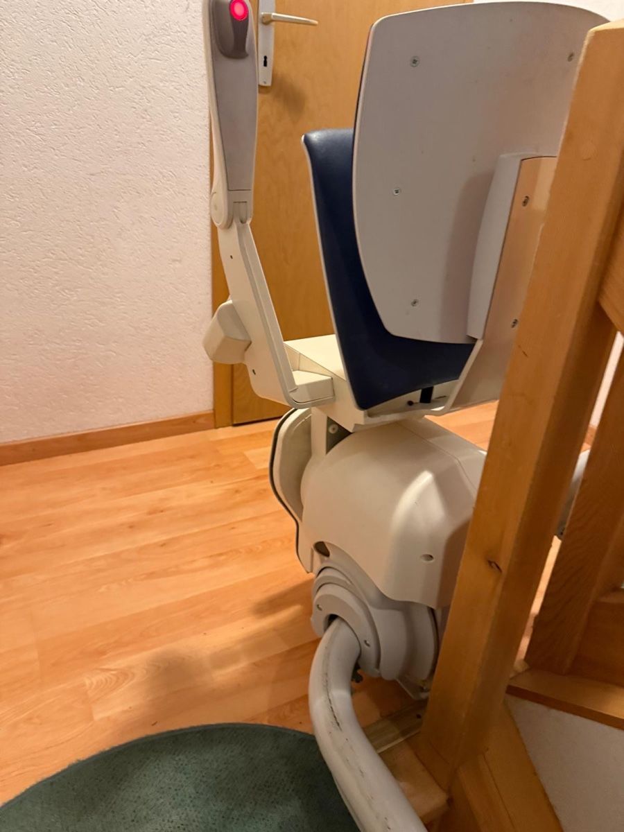 Treppen: Hogg Treppenlifte – Gebraucht aus Uzwil von ens_8cd8 9