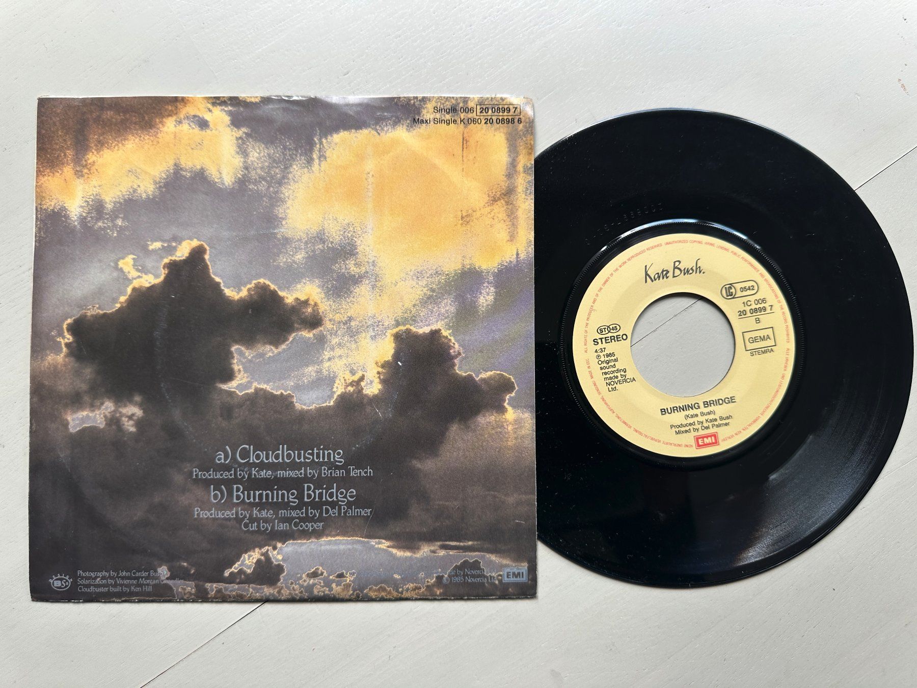 Dischi in vinile: KATE BUSH tolle Single Kult Cloudbusting 80's Top Hit – Usato da Basel venduto da Partridge 1