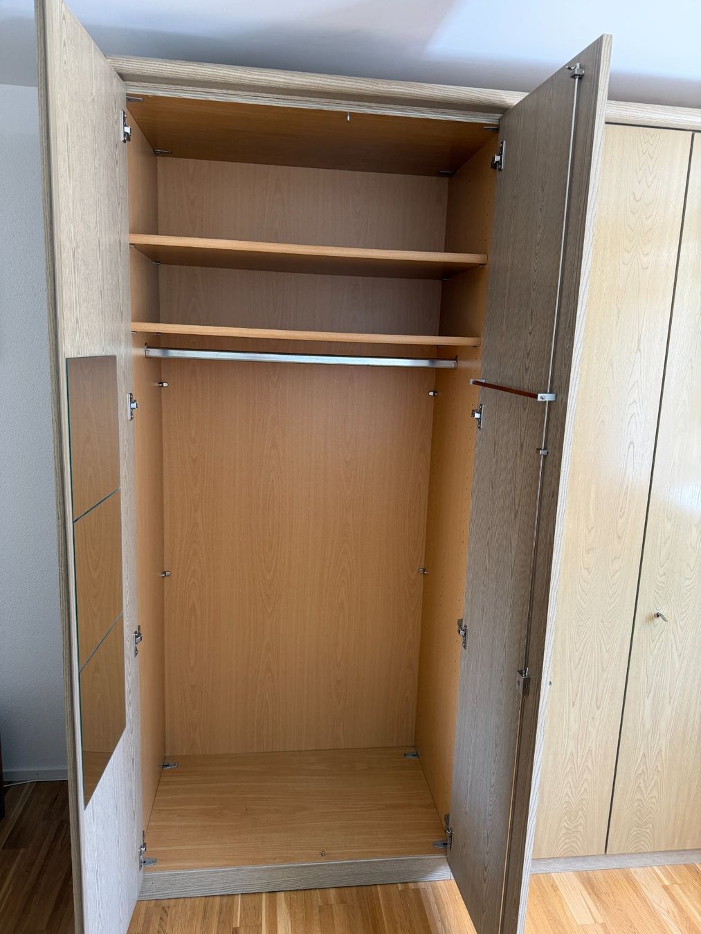 Schränke: Kleiderschrank – Gebraucht aus Kriens von Cinghiale26 3
