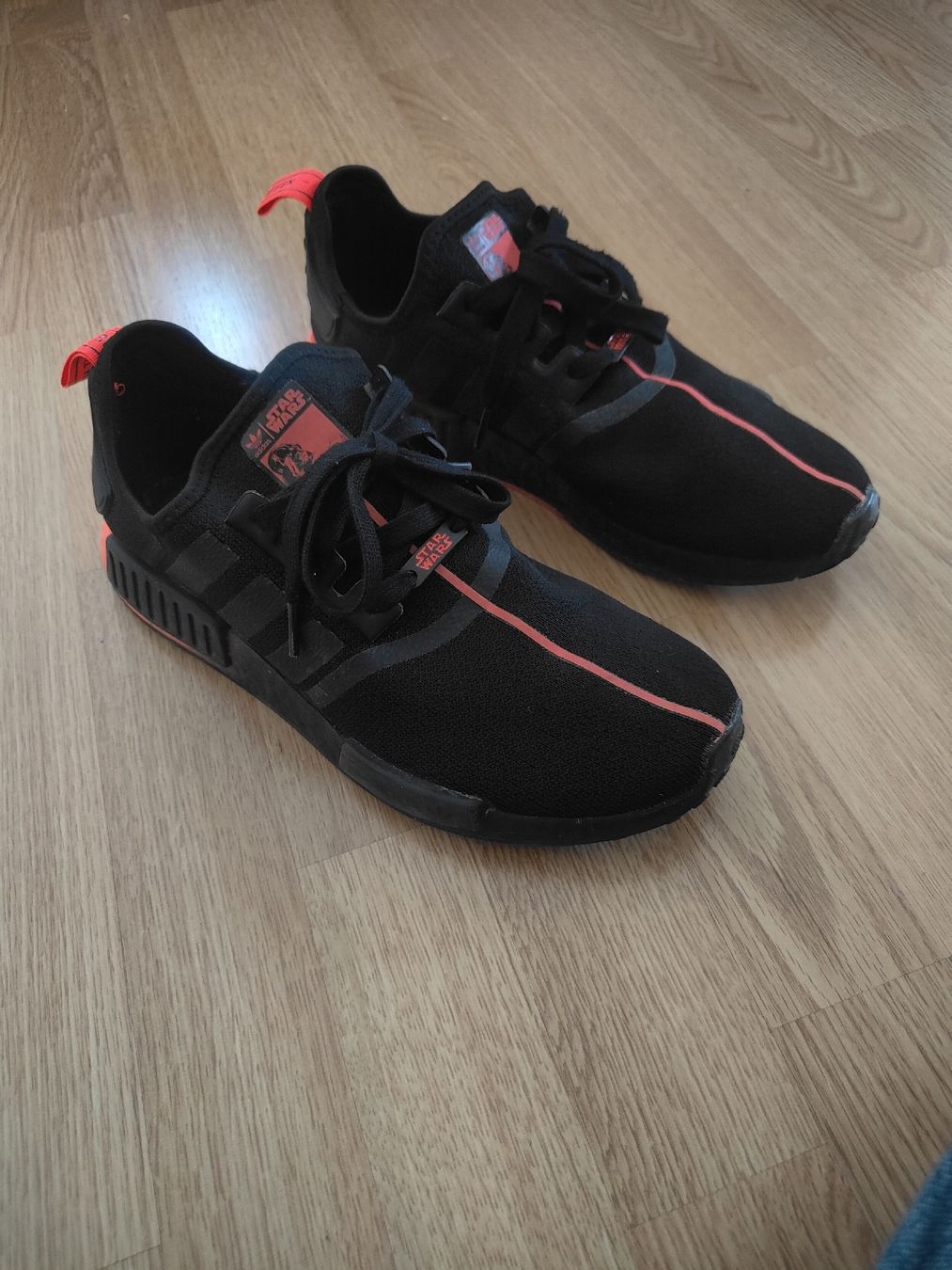 Adidas Herrenschuhe: Baskets Adidas Star Wars noir rouge taille 43 1/3 – Gebraucht aus Biel/Bienne von Edi5Roli3 2