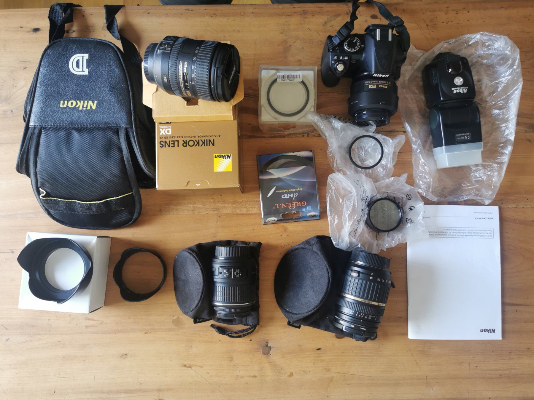Nikon Kamera: Nikon D3100 Spiegelreflexkamera-Set mit Objektiven und Blitz – Gebraucht aus Zürich von Ricardo-ZH