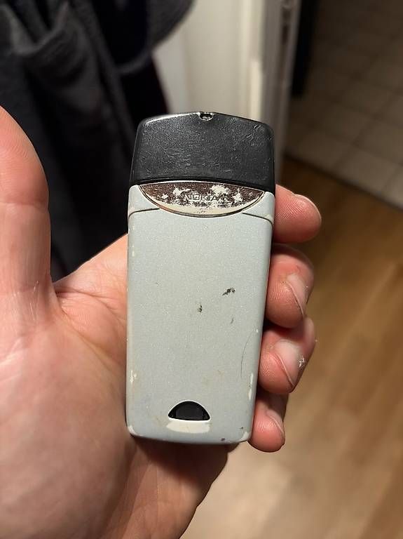 Nokia Telefoni cellulari / Smartphones: Nokia 8310 – Usato da THERWIL venduto da atz_5dhp 1